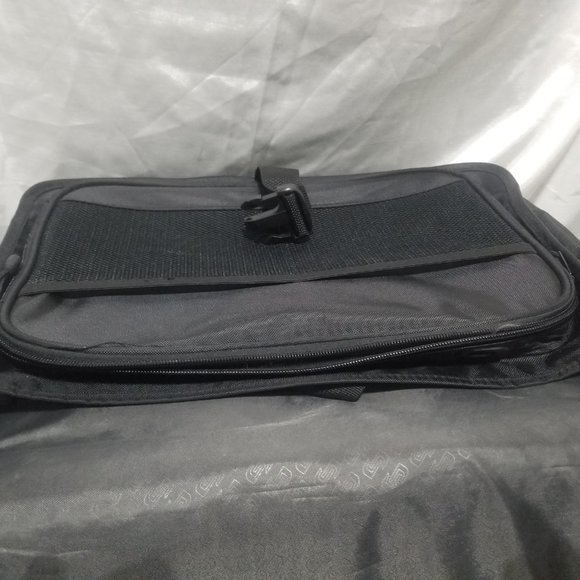 Solo Carrying Case Briefcase for 16" Notebook -Black Used/ Like New - Picture 14 of 16